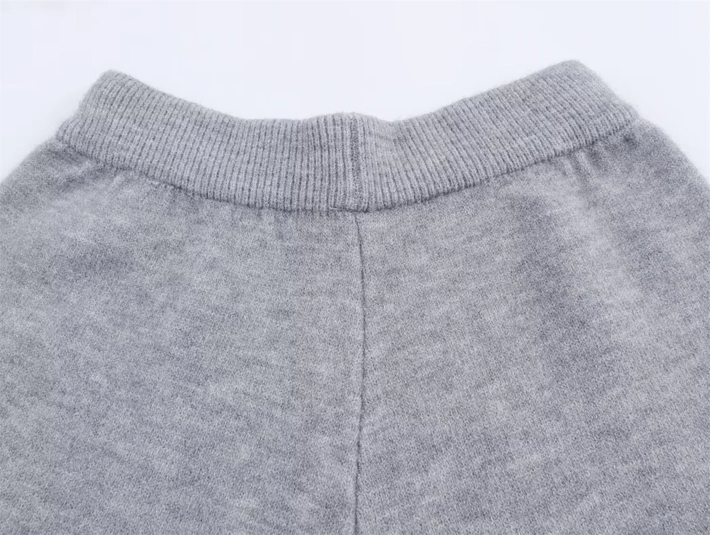 Women's Fashion V-neck Sweater Top And Matching Knitted Shorts New Style Short Pantsuit for Women