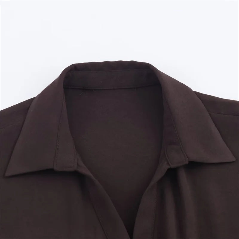 فستان نسائي 2025 تصميم جديد على شكل قميص مع حزام وتنورة متوسطة الطول فستان طويل كاجوال عصري للنساء