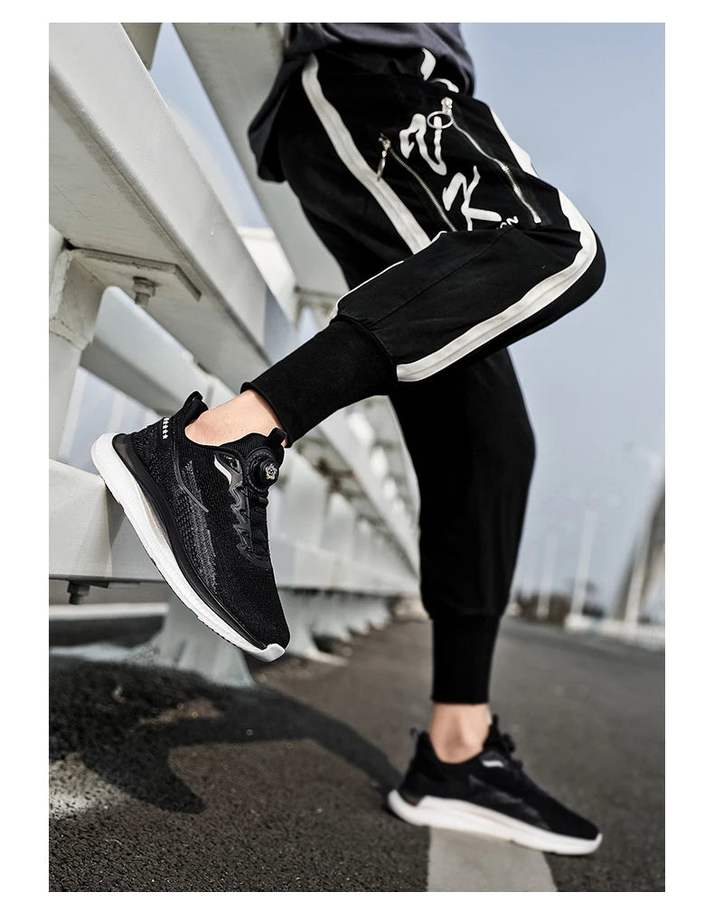 Men's Outdoor Running Shoes with Shock Absorption, Lightweight, Breathable, and Suitable for Casual Sports Activities.