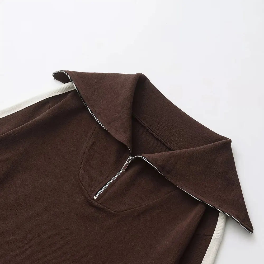 طقم نسائي أنيق من قطعتين، سترة محبوكة مخططة من الجانب وبنطلون مستقيم بخصر مرن عالي، زي نسائي غير رسمي