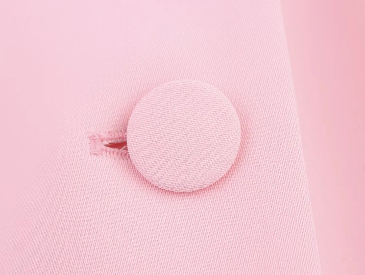 طقم نسائي وردي من HH Fashion، يتكون من سترة ريشية بياقة مطوية وأكمام طويلة وصدر واحد + بنطال طويل بسحاب وجيوب وخصر مرتفع