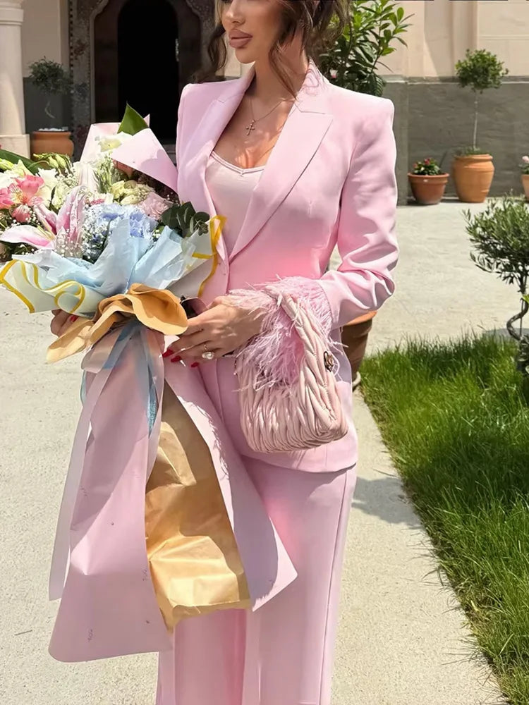 طقم نسائي وردي من HH Fashion، يتكون من سترة ريشية بياقة مطوية وأكمام طويلة وصدر واحد + بنطال طويل بسحاب وجيوب وخصر مرتفع