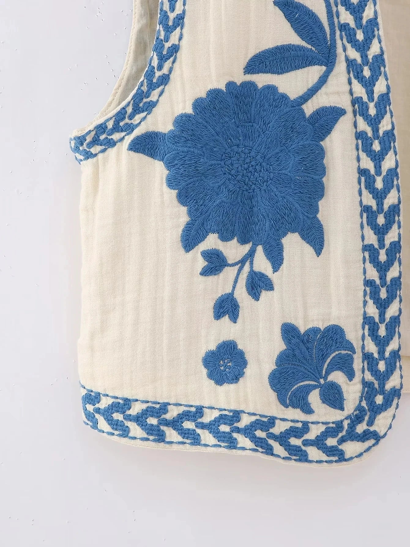 2025 Women Fashion Floral Embroidery Vest Vintage Sleeveless Waistcoat Ouertwear Female Streetwear Chic Vests Tops