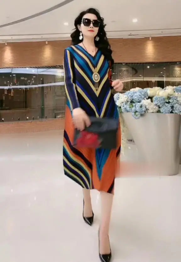 Fashion Printed Women 2025 Spring New V-neck Temperament Long Dress SwiftNest