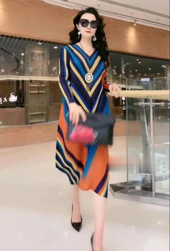 Fashion Printed Women 2025 Spring New V-neck Temperament Long Dress SwiftNest