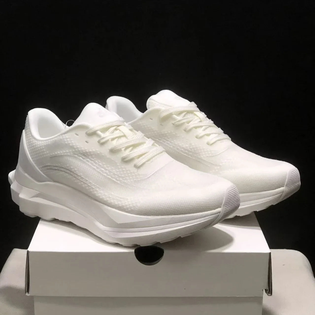 2025 New Men's and Women's Same Style Fashionable Sports and Leisure Outdoor Lightweight, Breathable and Versatile Running Shoes