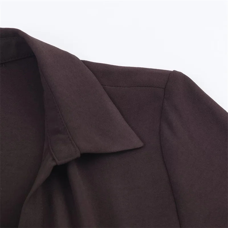 فستان نسائي 2025 تصميم جديد على شكل قميص مع حزام وتنورة متوسطة الطول فستان طويل كاجوال عصري للنساء