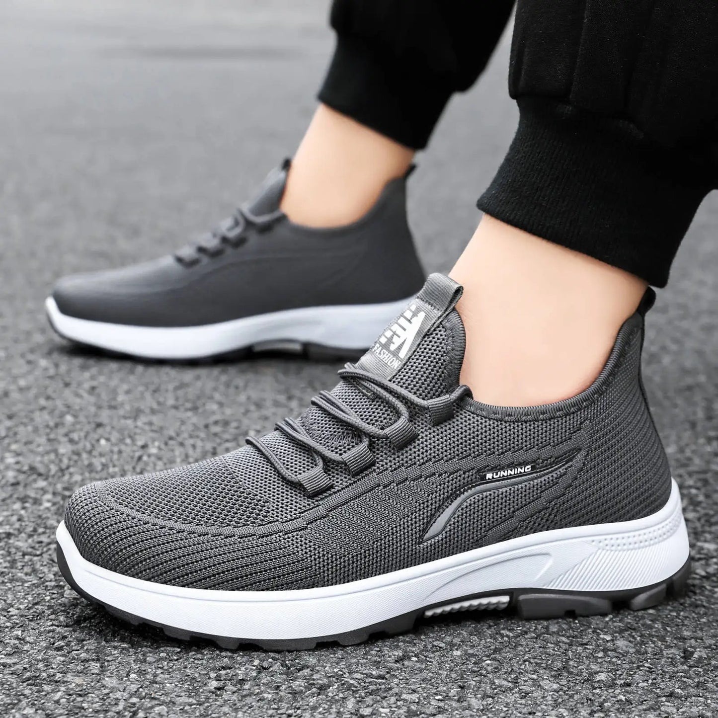 The new thick-soled comfortable running shoes and shallow-mouthed breathable mesh shoes are versatile for outdoor use