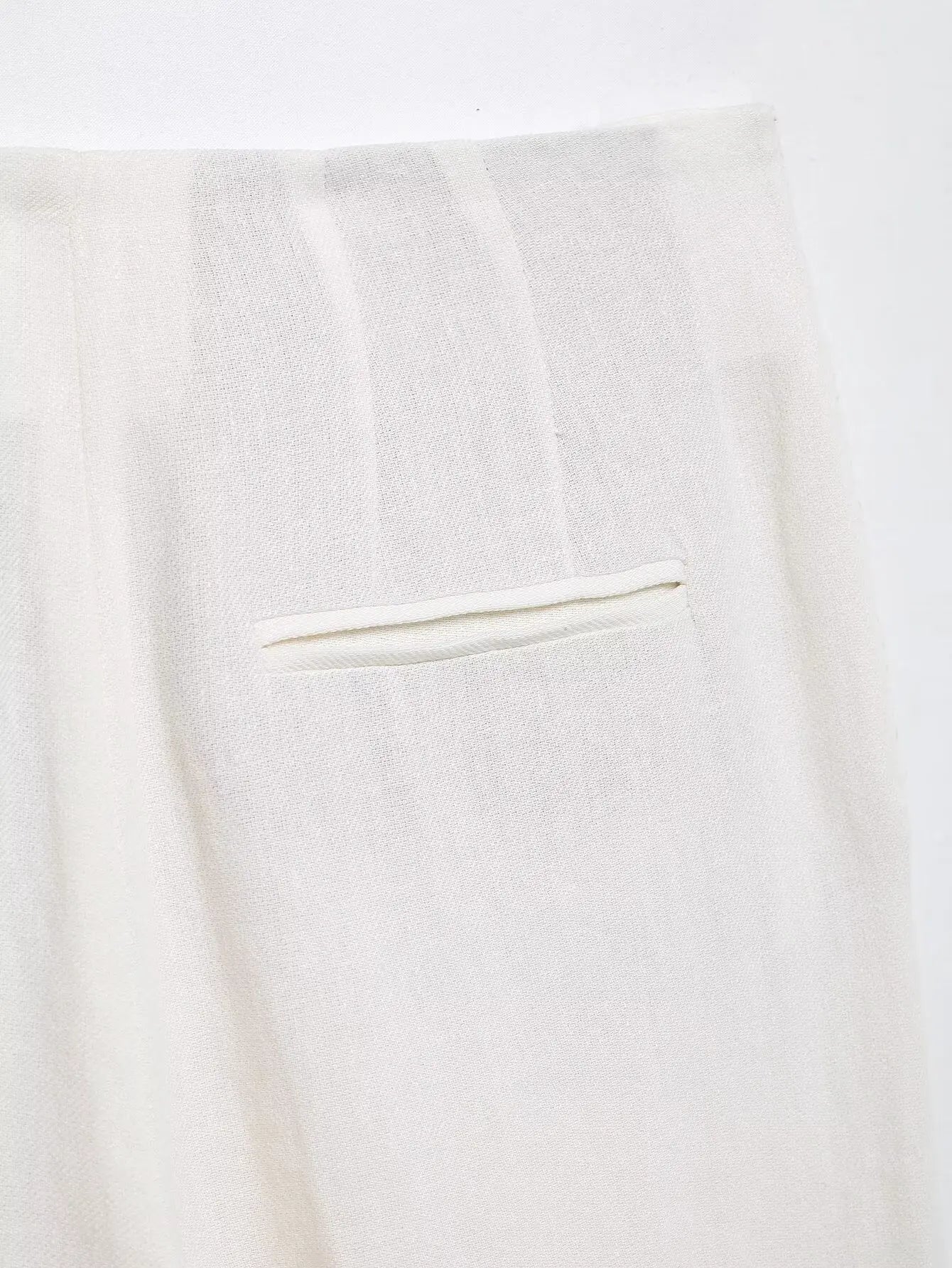 طقم نسائي ربيعي أنيق من HH، يتكون من سترة بيضاء بياقة مطوية وأكمام طويلة وأربطة + بنطلون طويل بسحاب وخصر مرتفع.