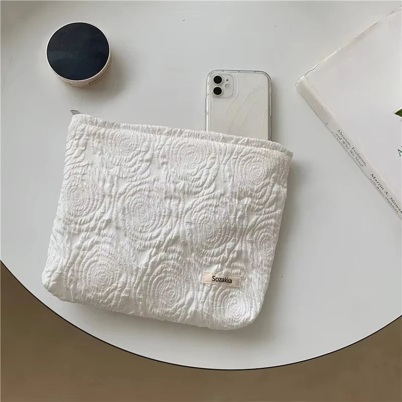 حقيبة مستحضرات تجميل نسائية، حقيبة مكياج مزخرفة بالورود، حقيبة مستحضرات تجميل مطرزة على الطراز الكوري، حقيبة أدوات الزينة للسفر، حقيبة مستحضرات تجميل من قماش مخملي