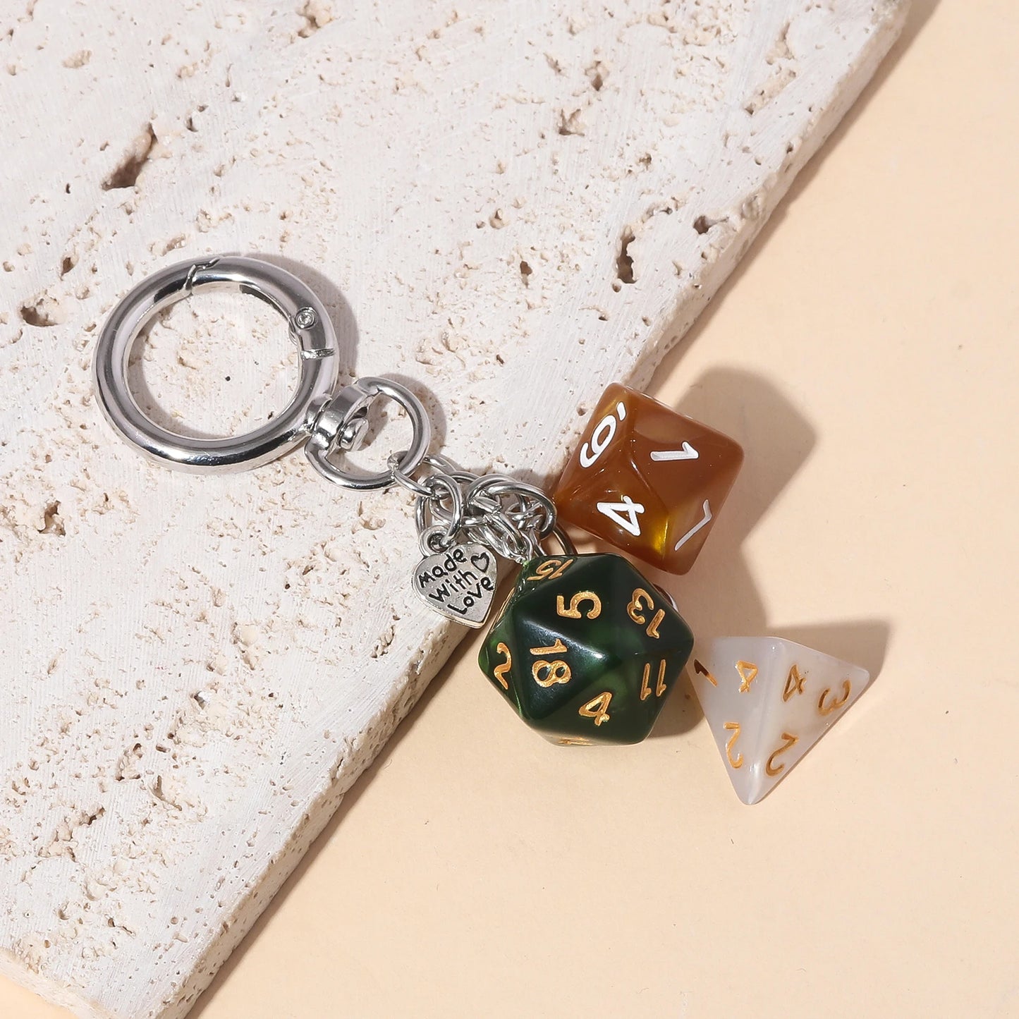 سلسلة مفاتيح بتصميم نرد عتيق، إكسسوارات نرد إبداعية، قلادة كلاسيكية مخصصة للنساء والرجال وحقائب الظهر