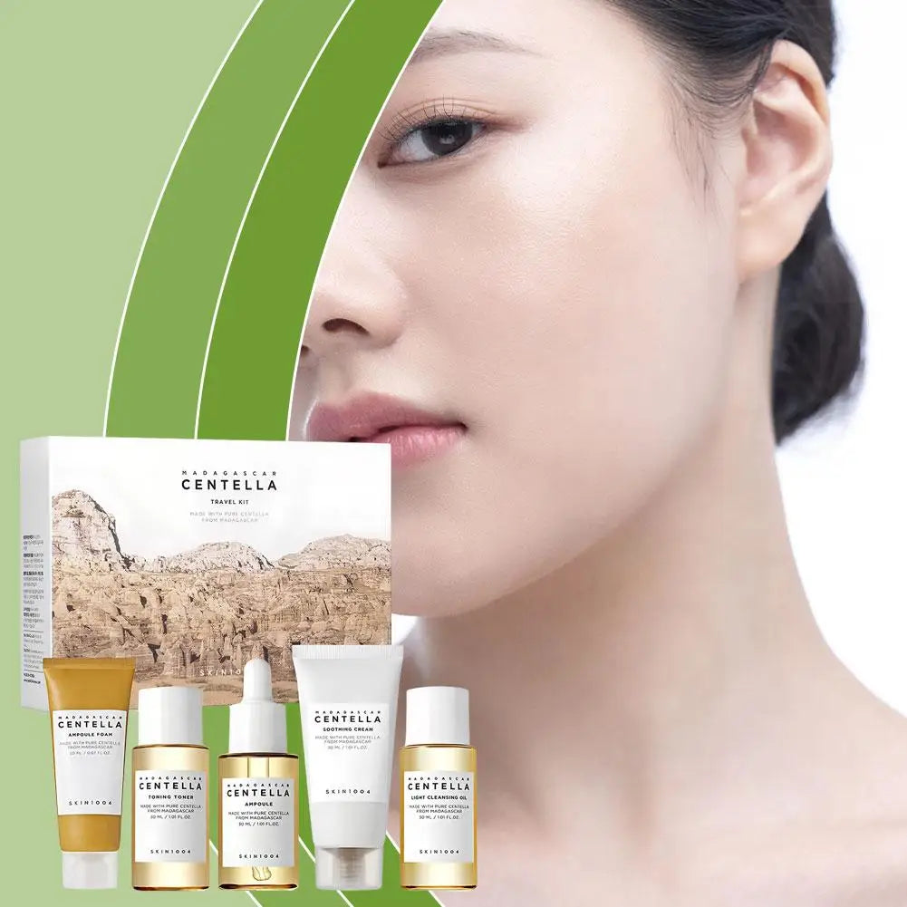 مجموعة العناية بالبشرة للسفر من SKIN1004 Centella Asiatica، تونر مرطب وخلاصة، تونر ومنظف وأمبولة، كريم مهدئ وزيت عطري