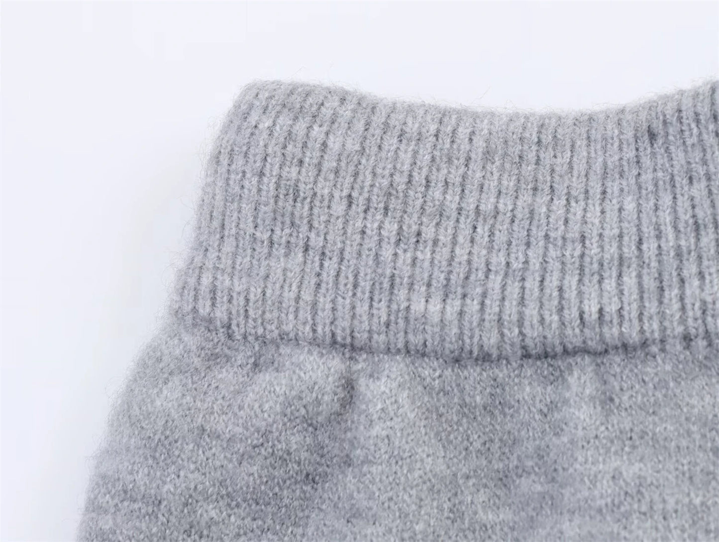 Women's Fashion V-neck Sweater Top And Matching Knitted Shorts New Style Short Pantsuit for Women