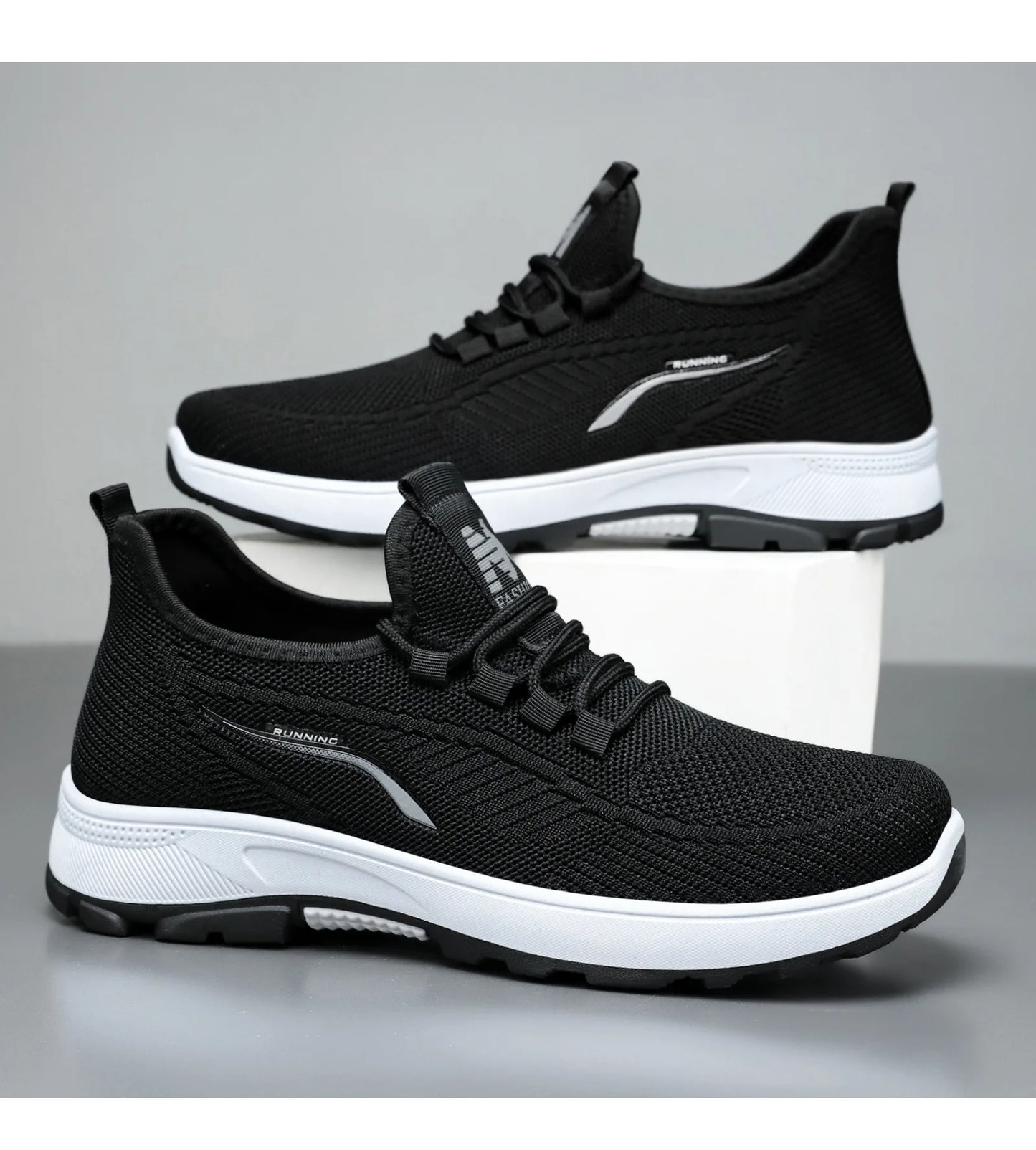 The new thick-soled comfortable running shoes and shallow-mouthed breathable mesh shoes are versatile for outdoor use