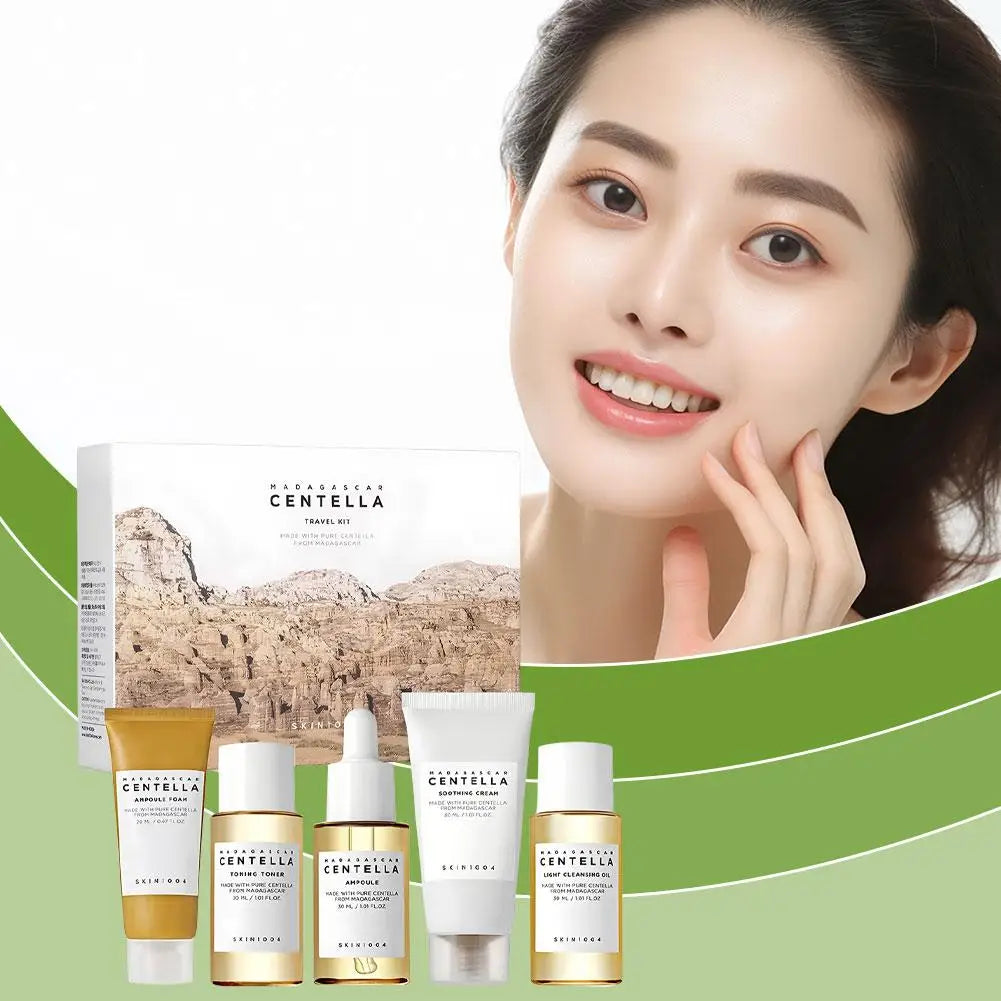 مجموعة العناية بالبشرة للسفر من SKIN1004 Centella Asiatica، تونر مرطب وخلاصة، تونر ومنظف وأمبولة، كريم مهدئ وزيت عطري