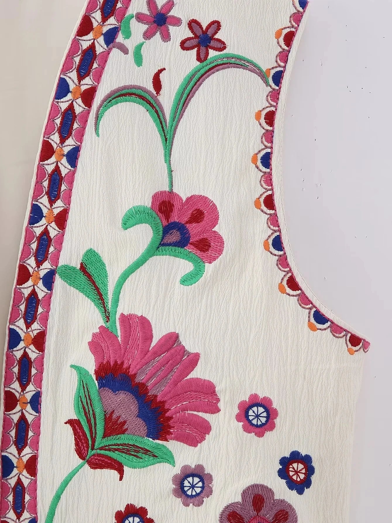 2025 Women Fashion Floral Embroidery Vest Vintage Sleeveless Waistcoat Ouertwear Female Streetwear Chic Vests Tops