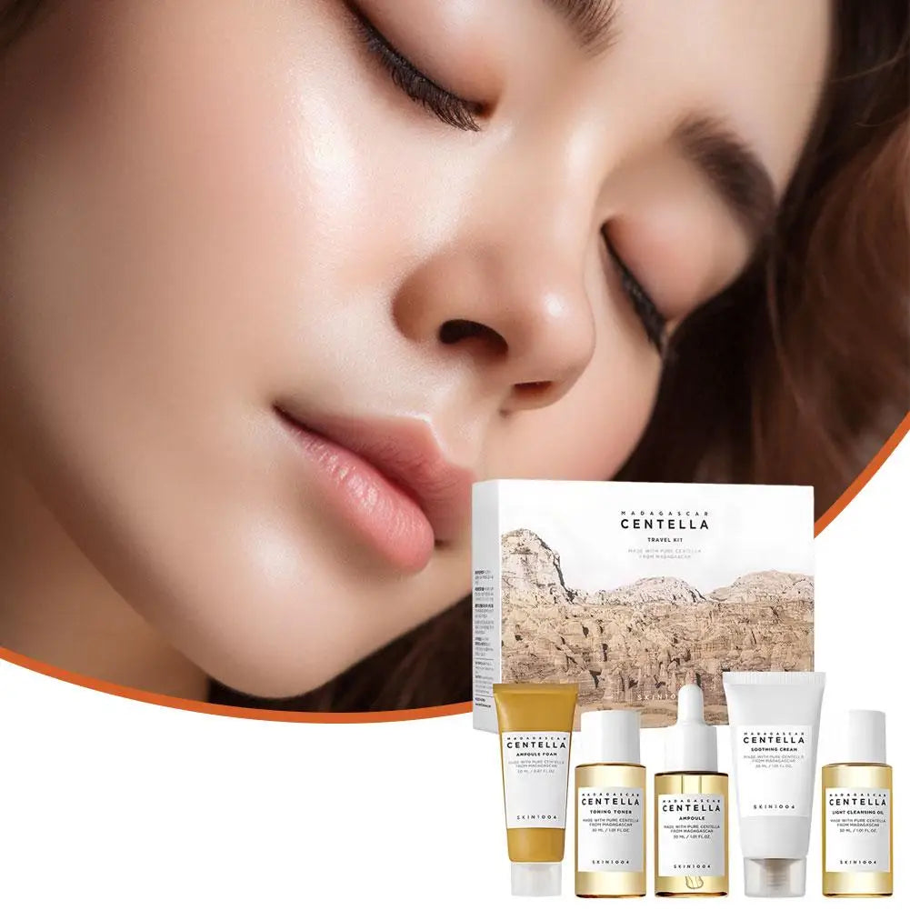 مجموعة العناية بالبشرة للسفر من SKIN1004 Centella Asiatica، تونر مرطب وخلاصة، تونر ومنظف وأمبولة، كريم مهدئ وزيت عطري