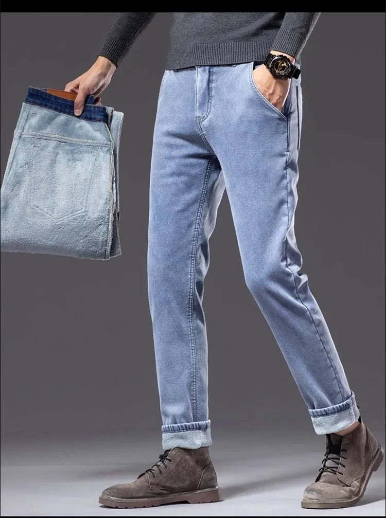 اتجاه جديد للموضة في الخريف والشتاء مع الصوف السميك والجينز الأزرق الدافئ ذو الساق المستقيمة للرجال الرياضيين غير الرسميين والجينز عالي الجودة