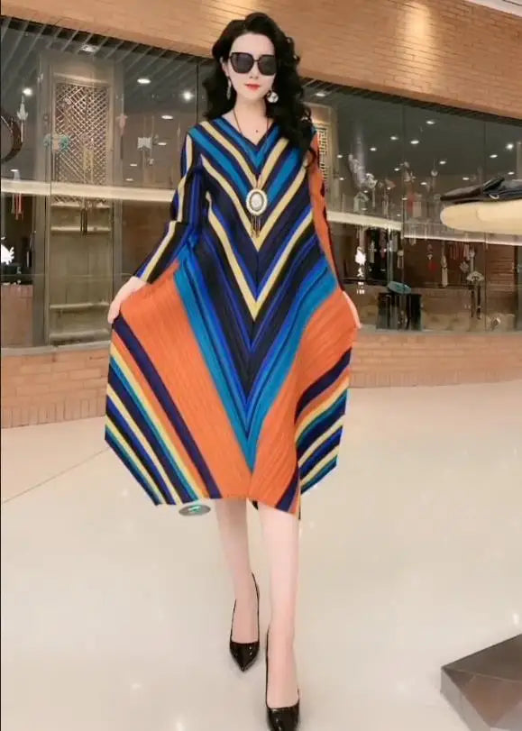 Fashion Printed Women 2025 Spring New V-neck Temperament Long Dress SwiftNest
