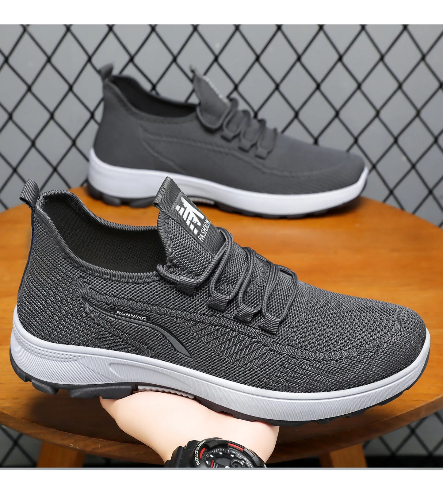 The new thick-soled comfortable running shoes and shallow-mouthed breathable mesh shoes are versatile for outdoor use