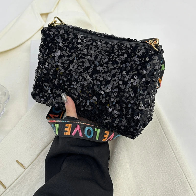 Neutral gender-neutral square-shaped bags for men and women, featuring niche designs. New style multi-purpose cross-body bags.