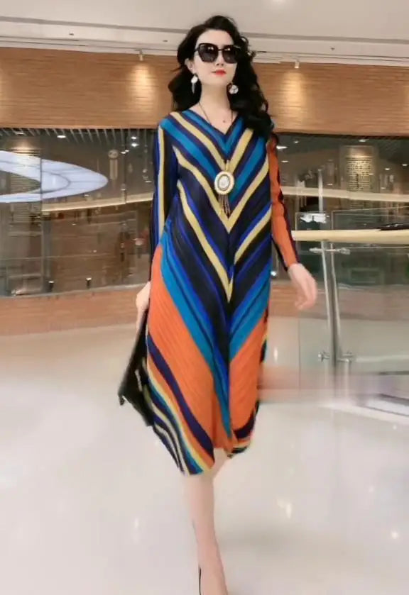 Fashion Printed Women 2025 Spring New V-neck Temperament Long Dress SwiftNest