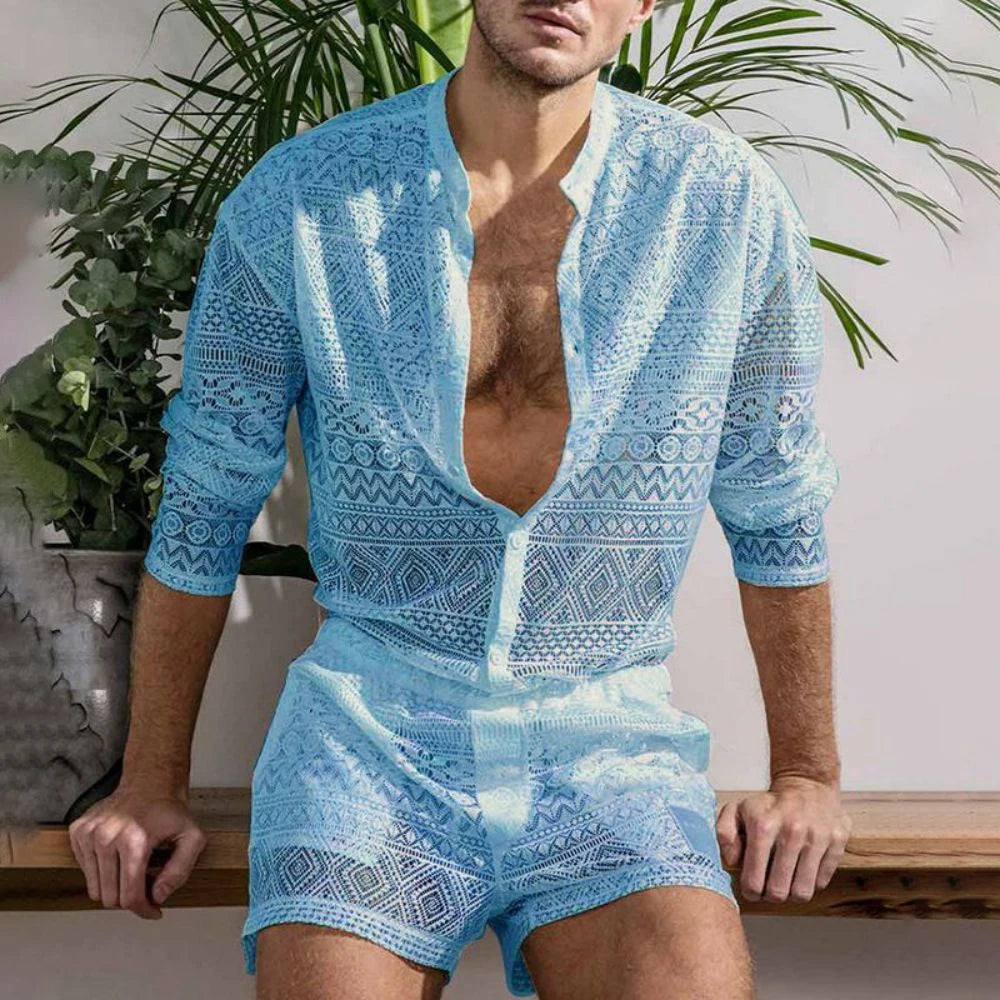 مجموعة أزياء رجالية صيفية جديدة مجوفة مثيرة من الدانتيل وشورت مطبوع عليه نقشة وقميص وبدلة من قطعتين ملابس شاطئ أنيقة وعصرية