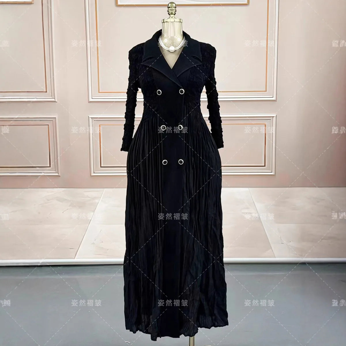 2025 Autumn Women's Fashion Dress Robe New Black Elegant Temperament Miyake Crumpled Long Skirt