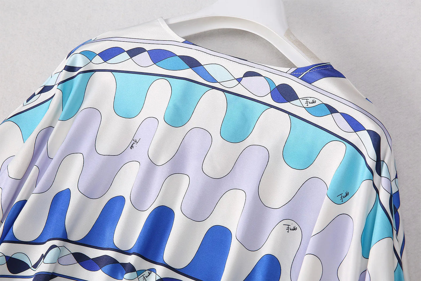 ملابس نسائية أنيقة فستان رداء كاجوال مريح قابل للتنفس طويل فيستدوس عصري فضفاض برقبة مستديرة فستان مطبوع جديد