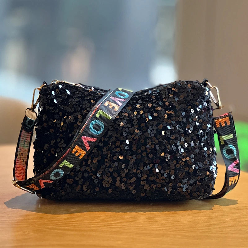 Neutral gender-neutral square-shaped bags for men and women, featuring niche designs. New style multi-purpose cross-body bags.