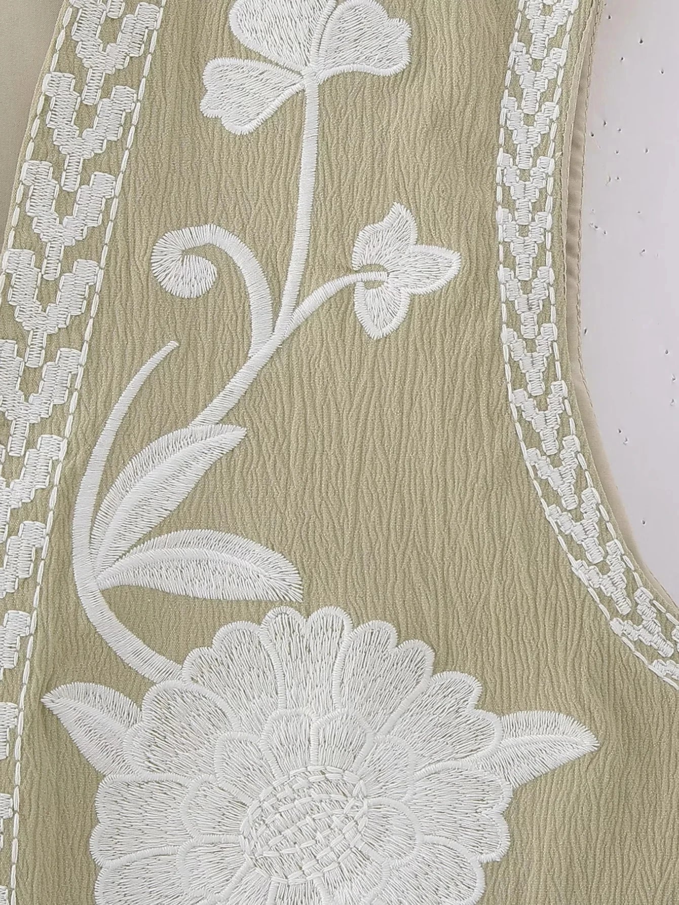 2025 Women Fashion Floral Embroidery Vest Vintage Sleeveless Waistcoat Ouertwear Female Streetwear Chic Vests Tops